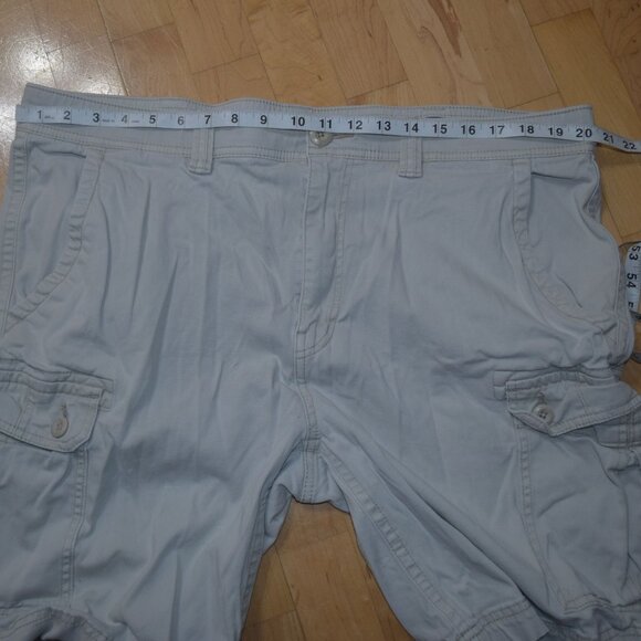 ST. JOHN'S BAY Men's Sz 40 COMFORT , STRETCH WAIST Cargo Shorts - EXCELLENT - Picture 5 of 6